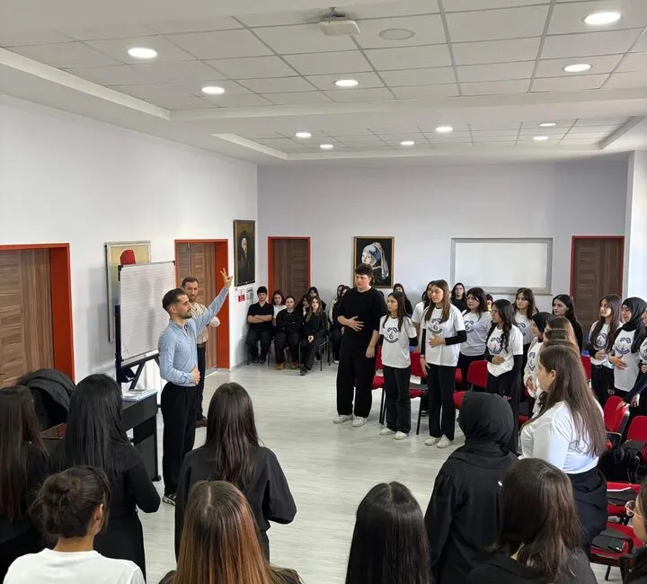 Yozgat İl Millî Eğitim Müdürlüğü koordinasyonunda Nidâ Tüfekçi Güzel Sanatlar