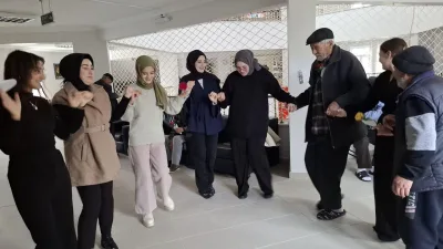 Yozgat Bozok Üniversitesi Sağlık Bilimleri Fakültesi öğrencileri, huzurevi sakinlerini ziyaret