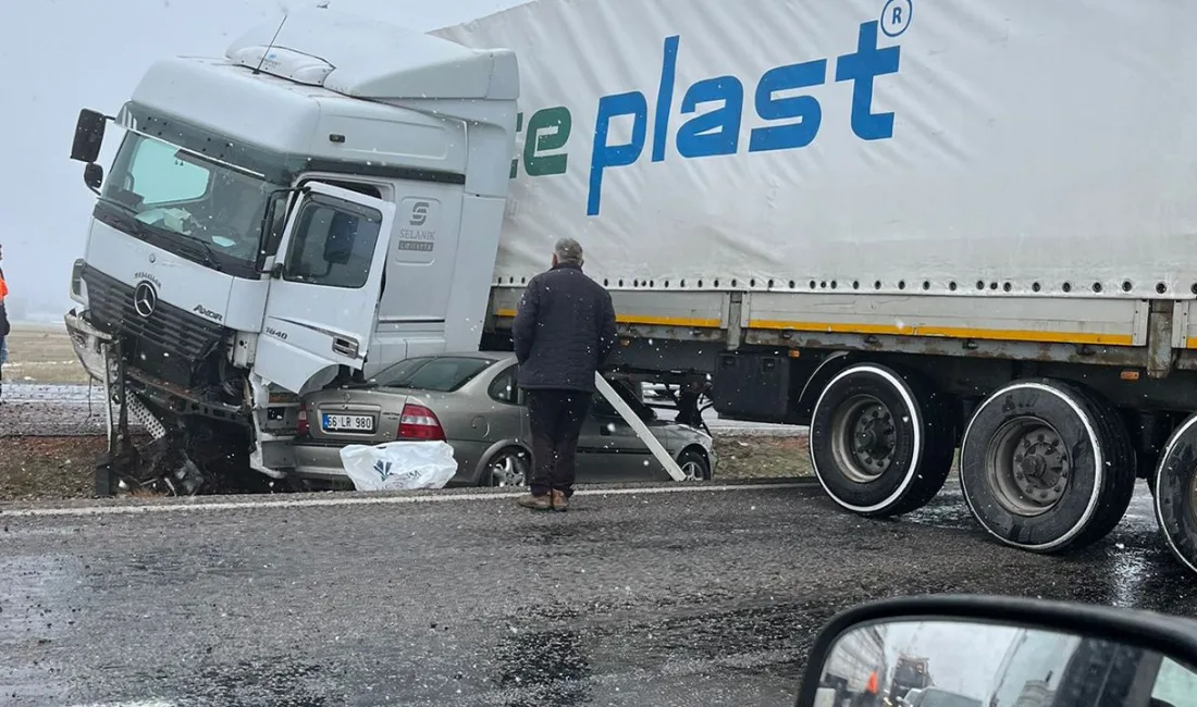 Yozgat’ta etkili olan yoğun kar yağışı, trafik kazalarını da beraberinde