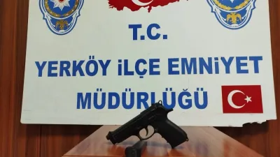 Yerköy’de bir iş yerinde yapılan çalışmada ruhsatsız tabanca ve şarjör