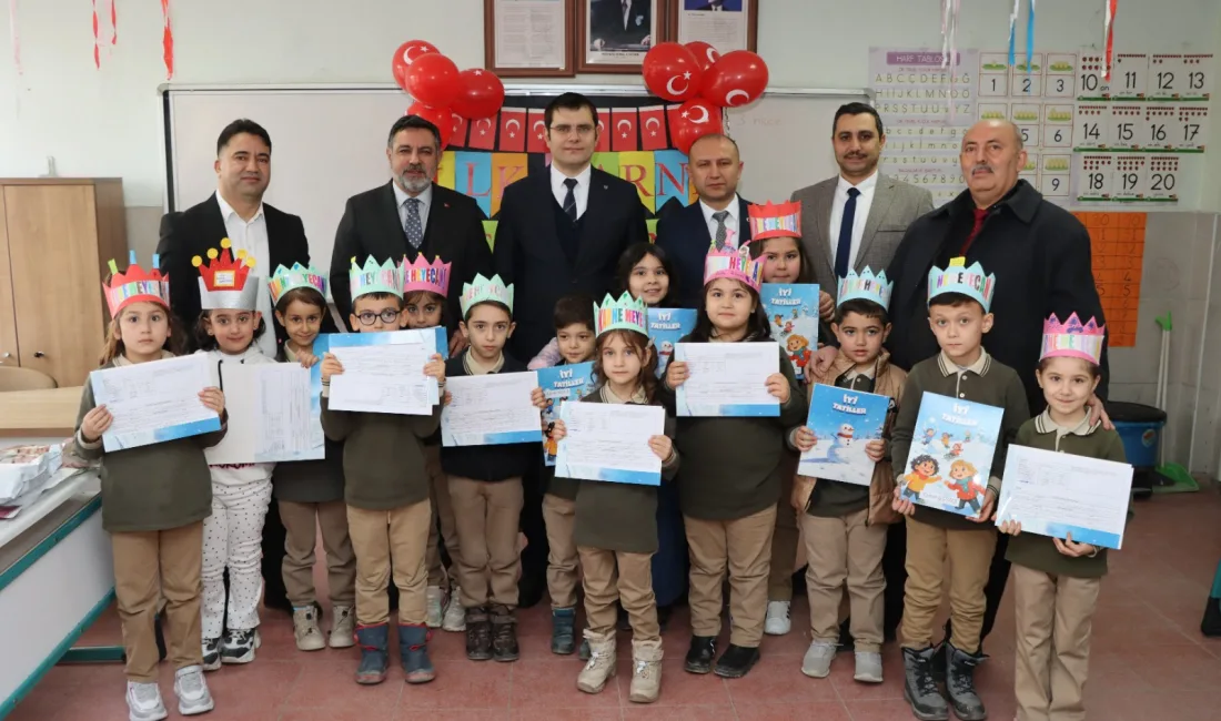 Yerköy’de Reşat Akyön İlköğretim Okulu’nda düzenlenen karne törenine katılan İlçe