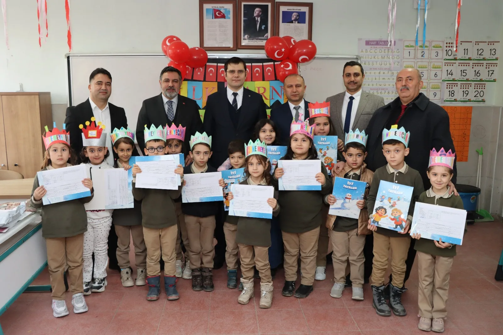 Yerköy’de Reşat Akyön İlköğretim Okulu’nda düzenlenen karne törenine katılan İlçe