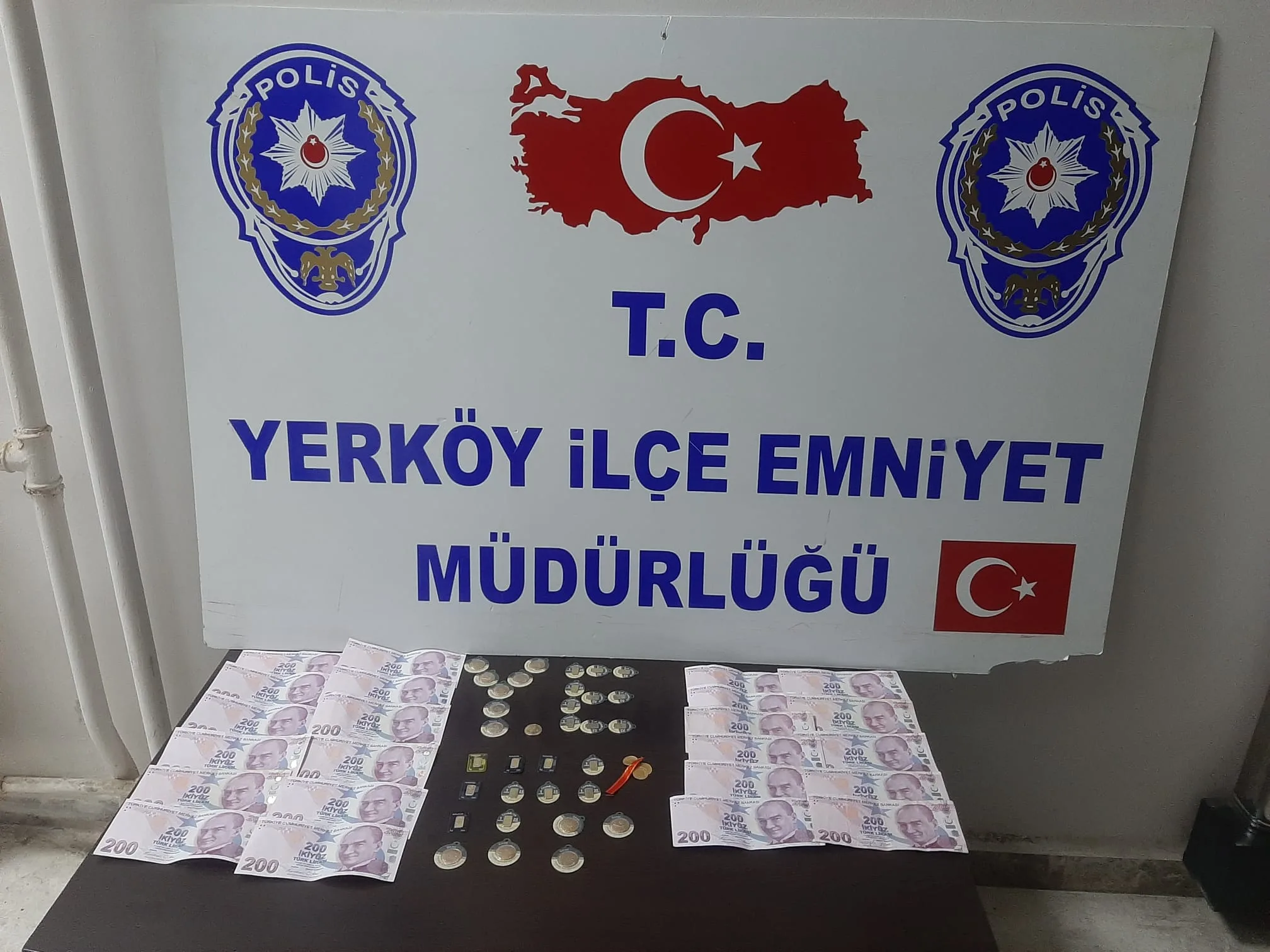 Yerköy’de dışarıdan geldiği belirlenen bir şahıs, yüklü miktarda sahte altını