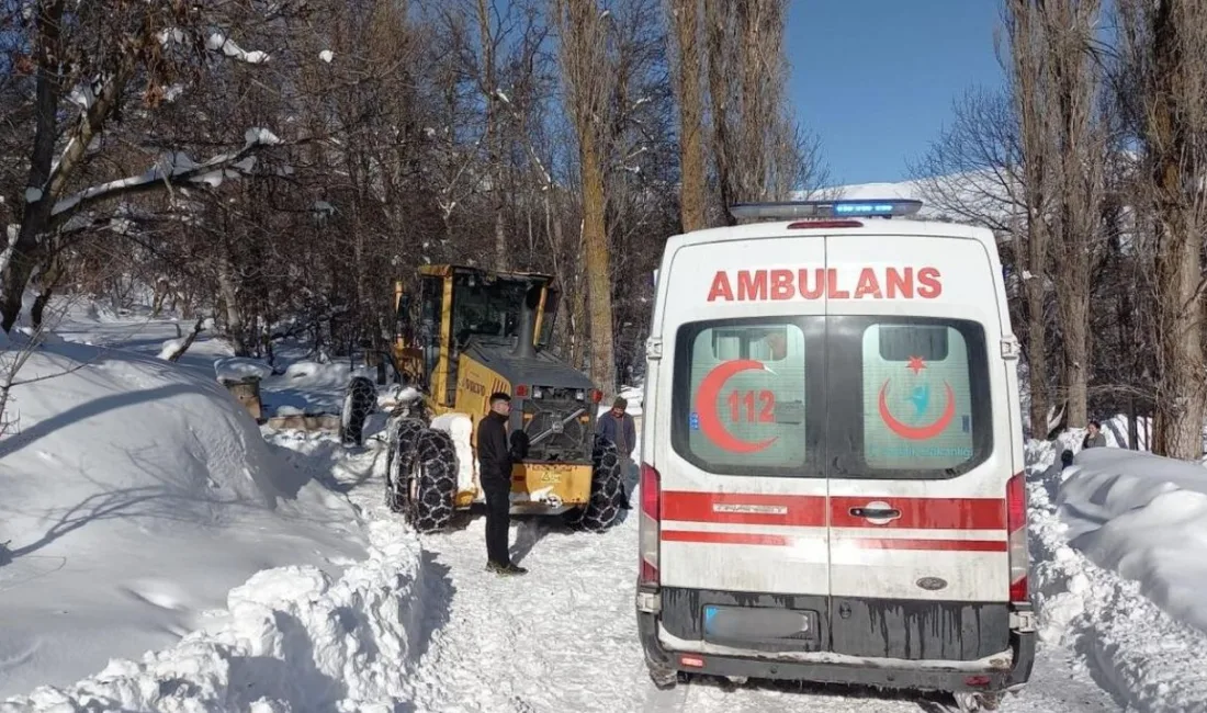 Yozgat'ın Çayıralan ilçesinde Evciler köyünde kaygan zemin nedeniyle yolda kalan