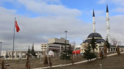 Yozgat Bozok Üniversitesi Erdoğan Akdağ Yerleşkesi’nde çatı yapımı ve inşaat