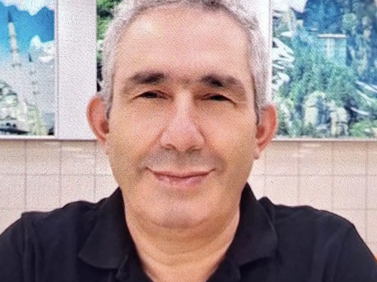 Merhum; Ahmet Göçer’in oğlu, Ahmet Enes ve Semanur Göçer’in babasıdır.