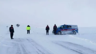 Sarıkaya Kaymakamlığı, ilçede etkili olan kar yağışı nedeniyle ekiplerin 7/24