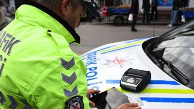 Trafik kurallarına uymayan sürücüler için yaptırımlar güçleniyor. Karayolları Trafik Kanunu'nda