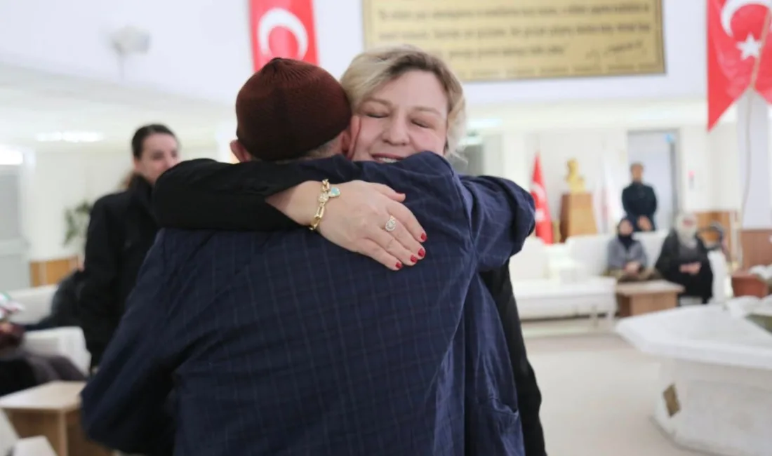 Yozgat Valisi Mehmet Ali Özkan’ın eşi Arzu Özkan, Alparslan Türkeş