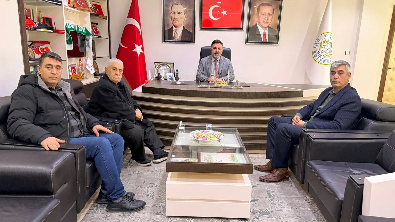 Yerköy'de, bir caddeye ismi verilen merhum başkan Aziz Başak'ın ailesi,