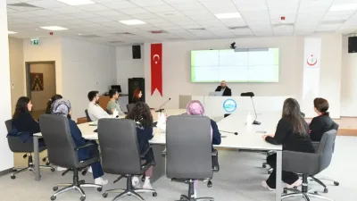 Eğitimle, personelin bilgi ve uygulama becerileri güncellendi. Hasta güvenliği ve