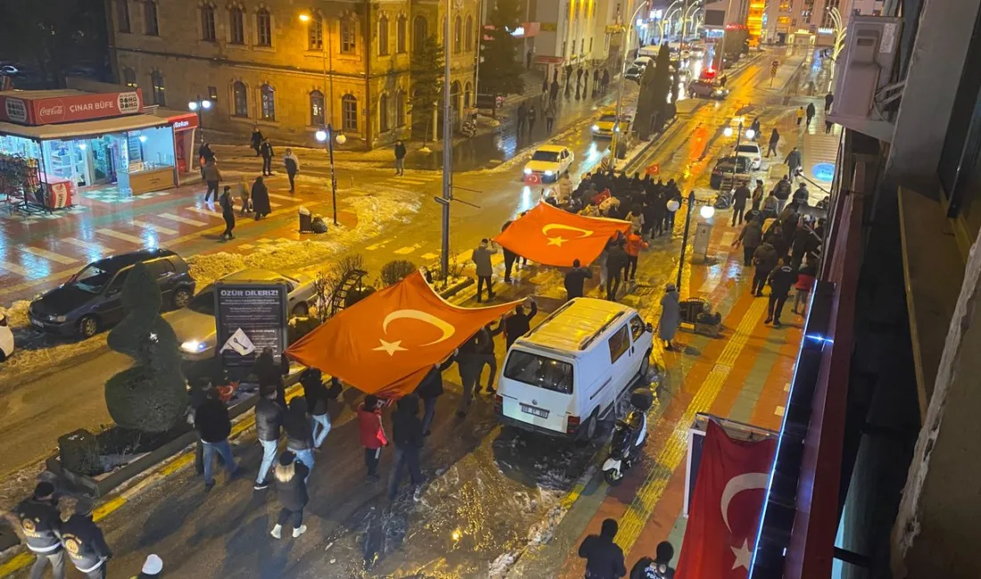 Yozgat Anahtar Parti İl Başkanlığı tarafından düzenlenen "Bayrak Yürüyüşü"ne katılan