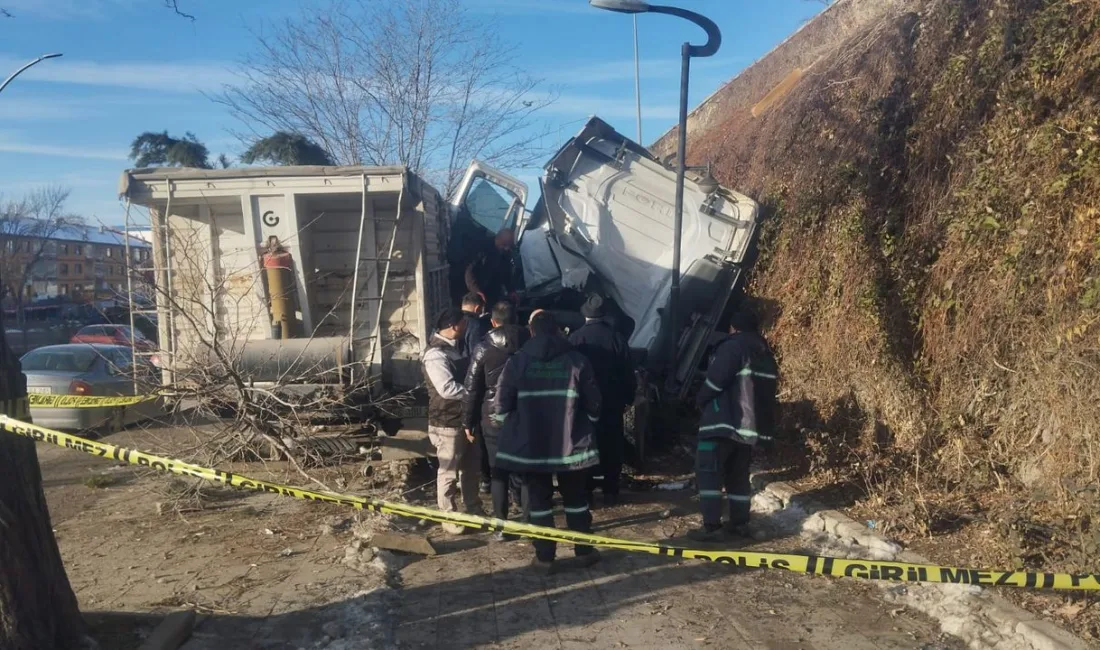 Yozgat’ta E-88 Ankara Karayolu üzerinde gece saatlerinde meydana gelen trafik