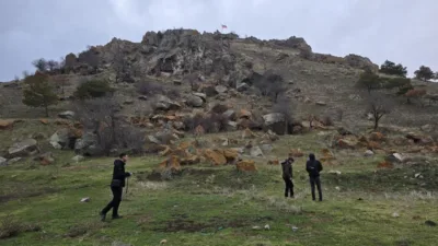 Saraykent ilçesinde yer alan Yılan Boynu Tepesi, Tunç Çağı'ndan Roma