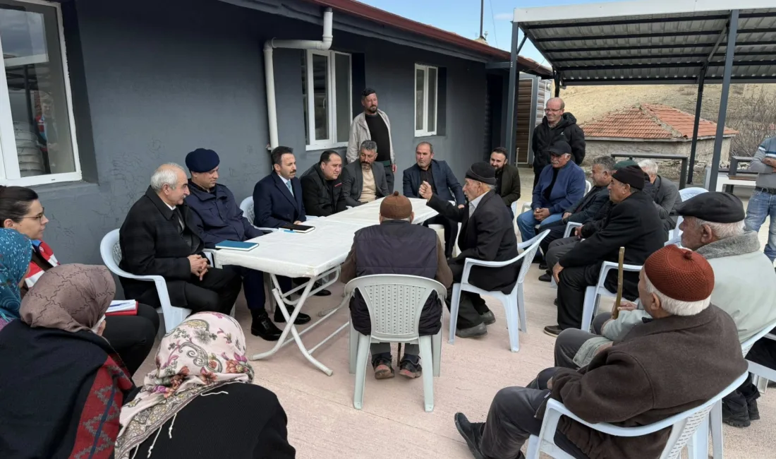 Çiçekdağı Kaymakamı Durdu Yavuz Öğüt, İl Genel Meclis üyeleriyle birlikte