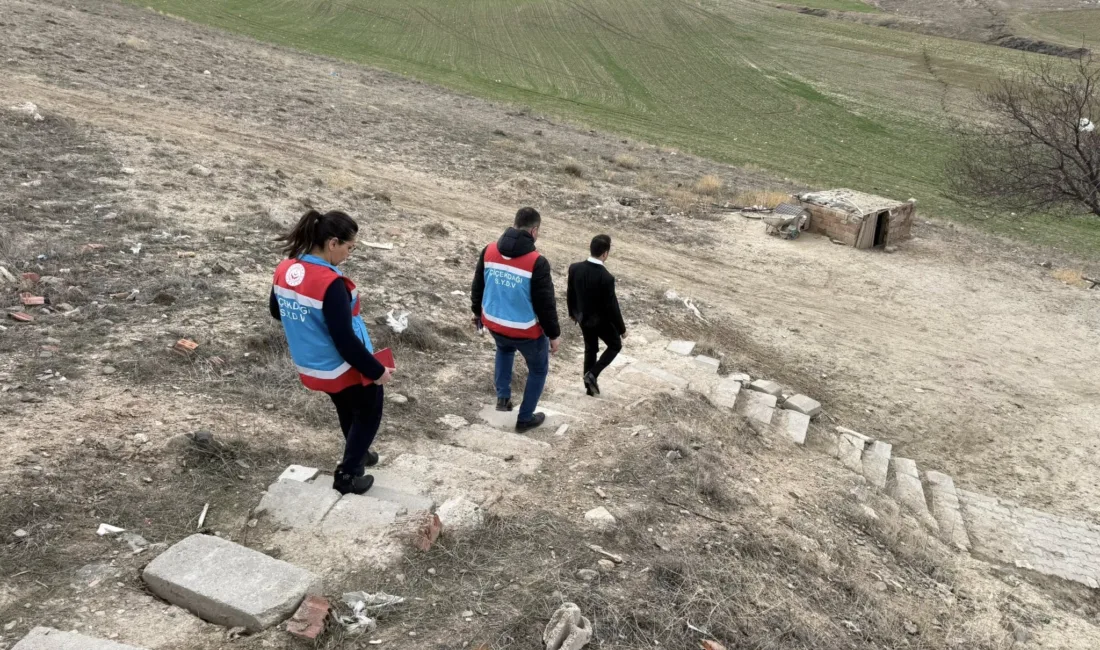 Çiçekdağı Kaymakamı Durdu Yavuz Öğüt, Ramazan ayında vatandaşları evlerinde ziyaret