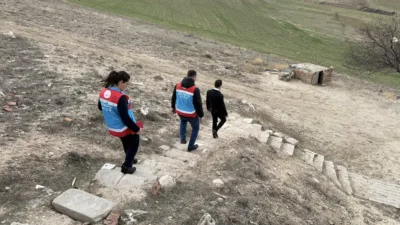 Çiçekdağı Kaymakamı Durdu Yavuz Öğüt, Ramazan ayında vatandaşları evlerinde ziyaret