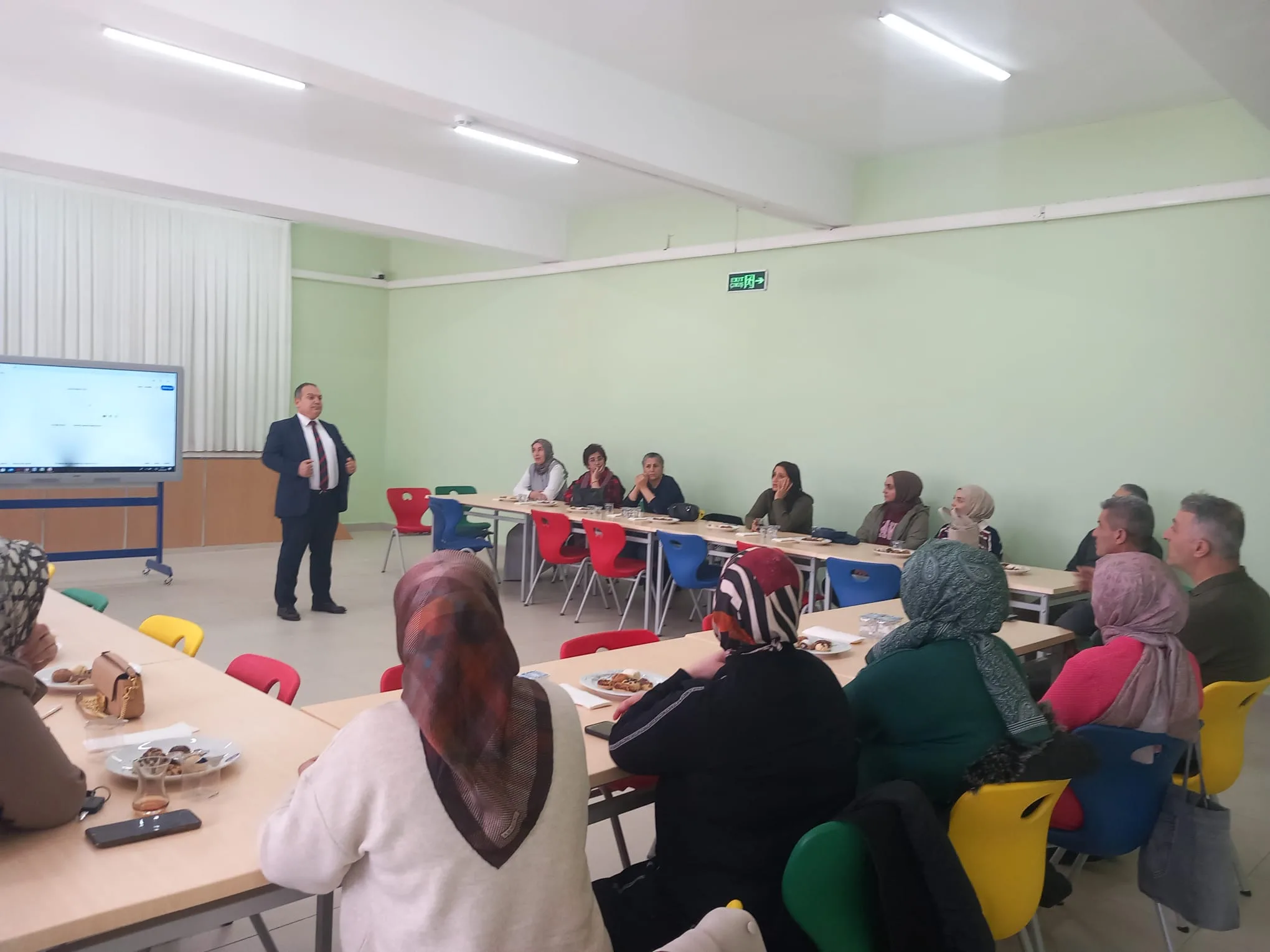 Yerköy İlçe Halk Eğitim Müdürlüğü’nde düzenlenen toplantıda, Hayat Boyu Öğrenme