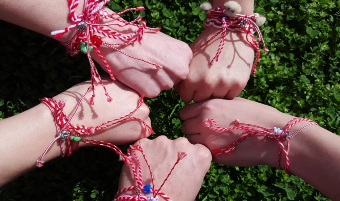 Marteniçka geleneği, Balkan kökenli kültürlerde baharın gelişini simgeleyen önemli bir