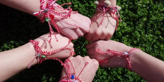 Marteniçka geleneği, Balkan kökenli kültürlerde baharın gelişini simgeleyen önemli bir