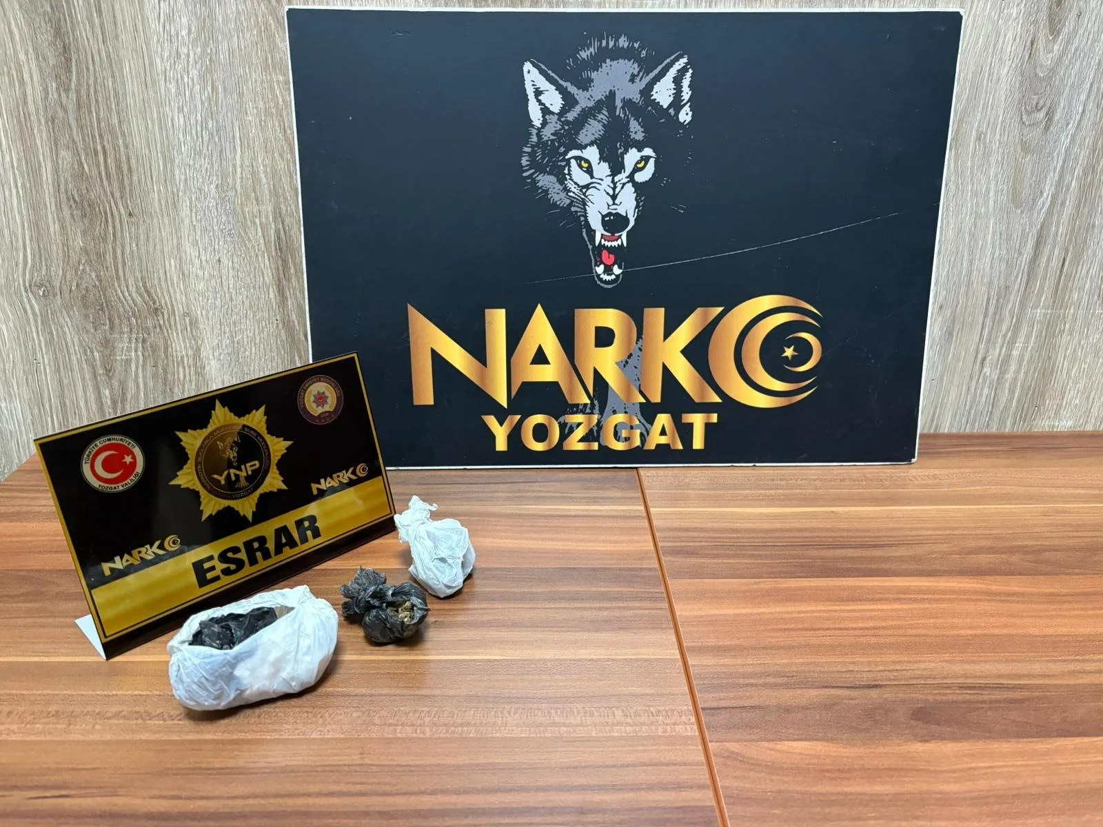 Yozgat’ta narkotik ekiplerinin gece saatlerinde düzenlediği operasyonda durdurulan araçta 19