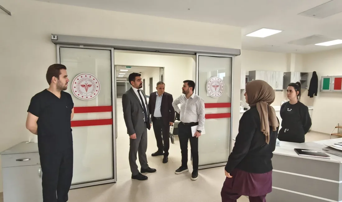 Yerköy Devlet Hastanesi Başhekimi Uzm. Dr. Abdullah İlik, beraberindeki yöneticilerle