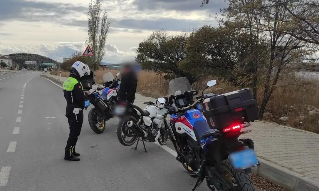 Yerköy İlçe Jandarma Komutanlığı trafik ekiplerinin Delice köyünde gerçekleştirdiği denetimde