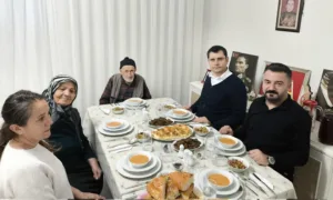Yerköy’de düzenlenen özel iftar programında, şehit aileleri ve gazilerle aynı