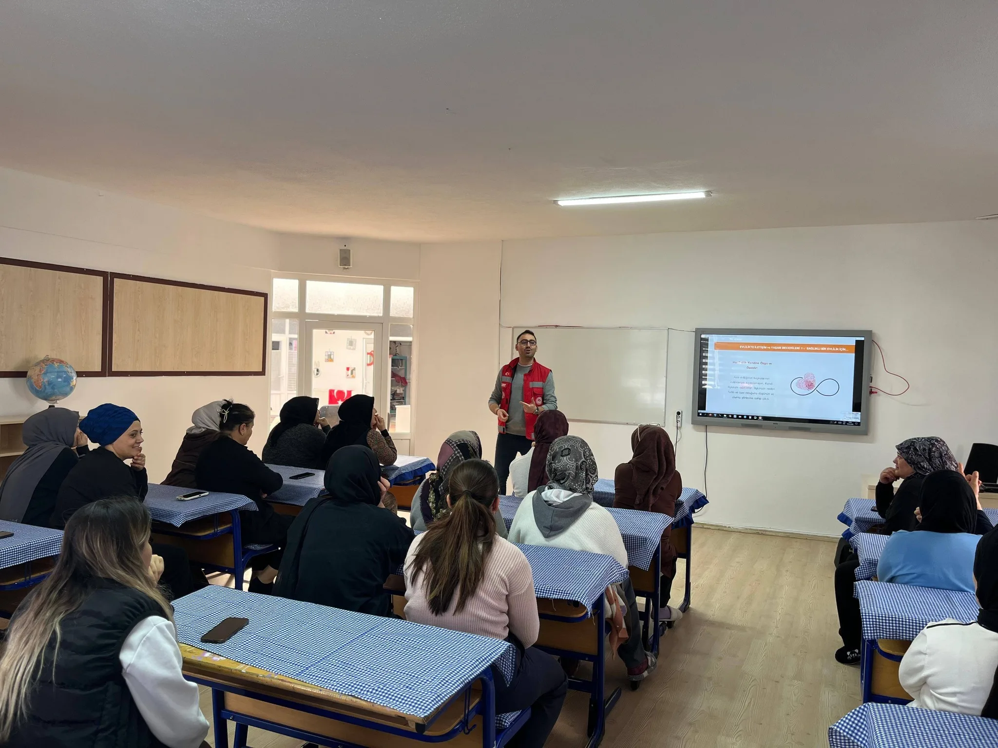 Yerköy’de düzenlenen eğitim programında, aile içi iletişim becerilerinin geliştirilmesine yönelik