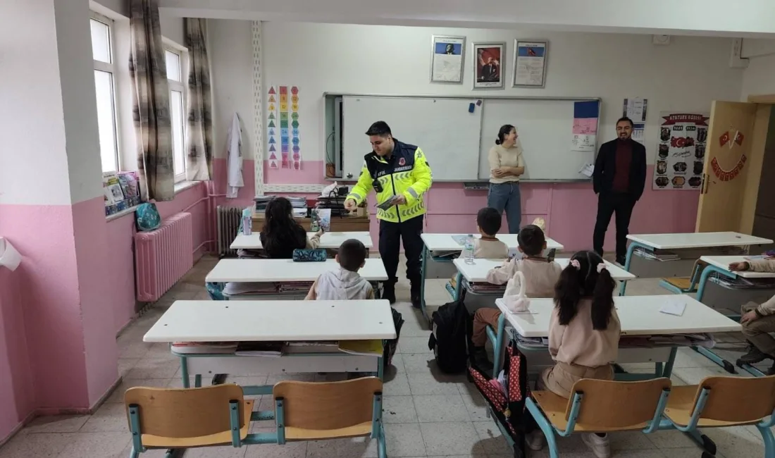 Yozgat İl Jandarma Komutanlığına bağlı trafik ekipleri, Yerköy ilçesinde ilköğretim