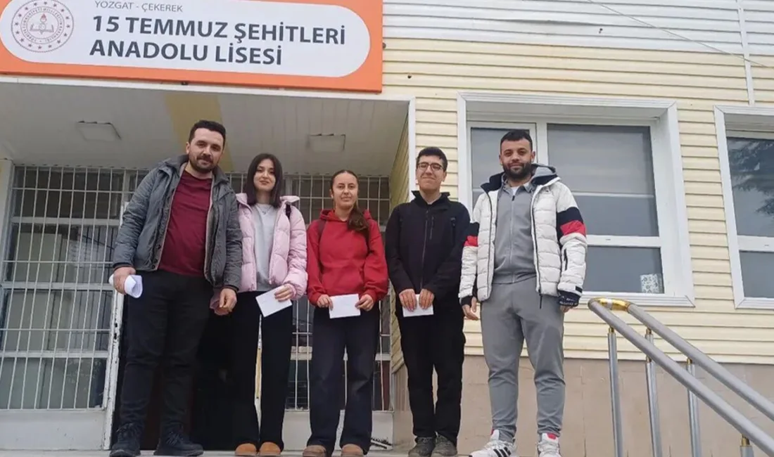 Çekerek 15 Temmuz Şehitleri Anadolu Lisesi’nde düzenlenen Bayrak Temalı Şiir