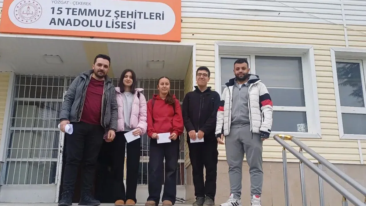 Çekerek 15 Temmuz Şehitleri Anadolu Lisesi’nde düzenlenen Bayrak Temalı Şiir