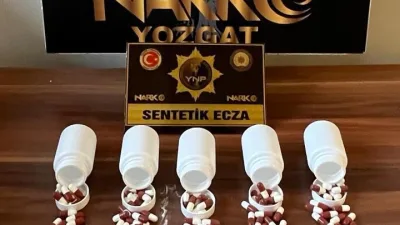 Yerköy ilçesinde Ankara’dan gelen bir araç köy girişinde narkotik ekiplerince