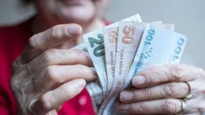 Ramazan Bayramı öncesinde emekli bayram ikramiyesinde artış olacağı yönünde bilgiler