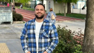 Motosikletle bariyerlere çarpıp yolcu otobüsünün altında kalan Yozgatlı Emirhan Sağlam,