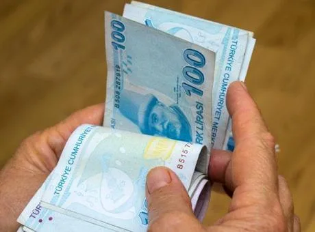 Ramazan Bayramı öncesinde emeklilerin hesaplarına yatırılması beklenen ikramiyelerdeki artış merakla