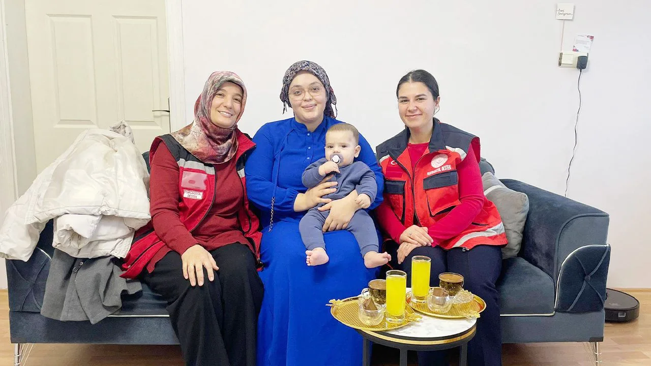 Sosyal Hizmet Merkezi Müdürlüğü ekipleri, evlilik kredisi desteğinden faydalanan genç