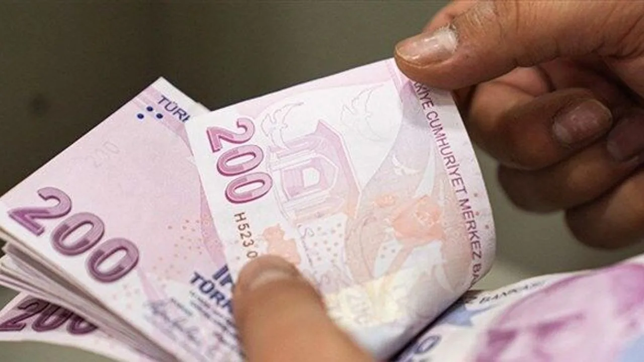 Emeklilerin bayram ikramiyesinde önemli bir artış bekleniyor. AK Parti'nin hazırladığı