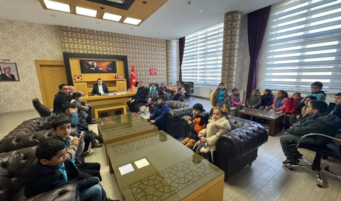 Yerköy'de düzenlenen özel bir programda, İbrahim Karaoğlanoğlu İlkokulu 2/C sınıfı