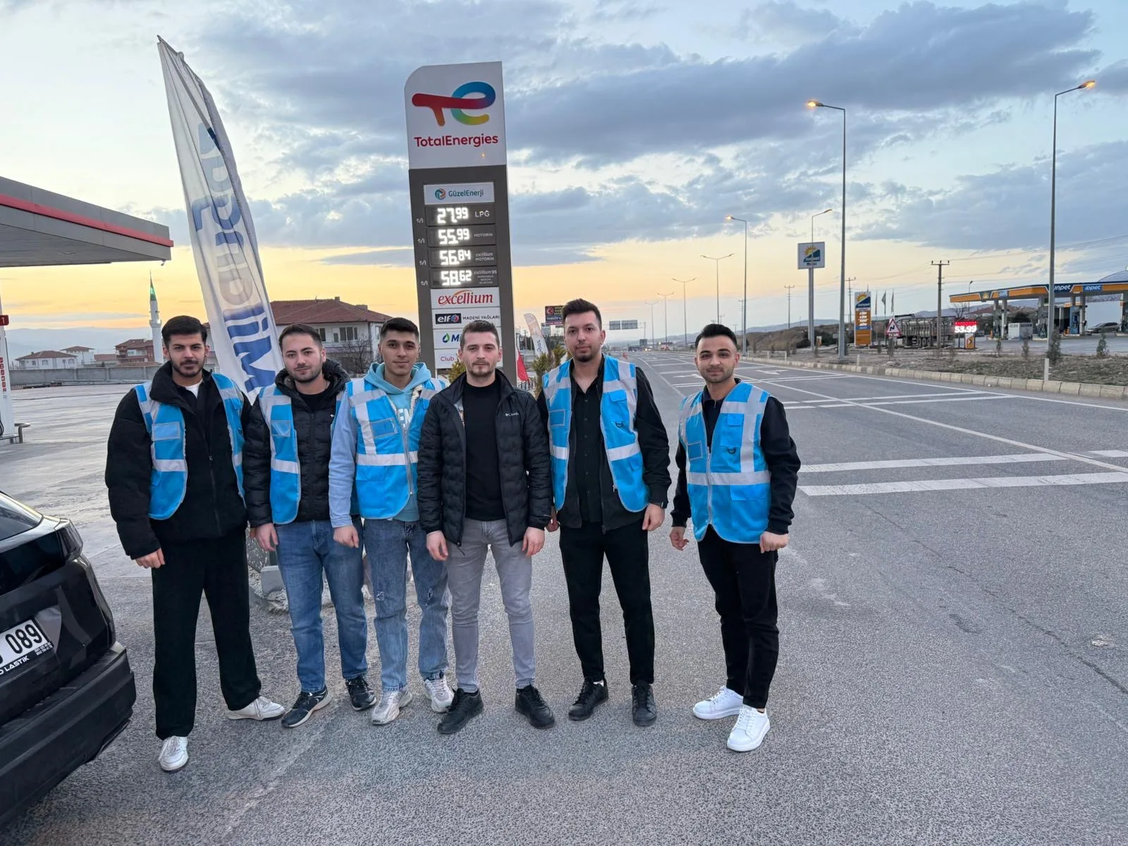 Yerköy'de AK Parti İlçe Başkanlığı, Ramazan ayı dolayısıyla şehirlerarası yolda