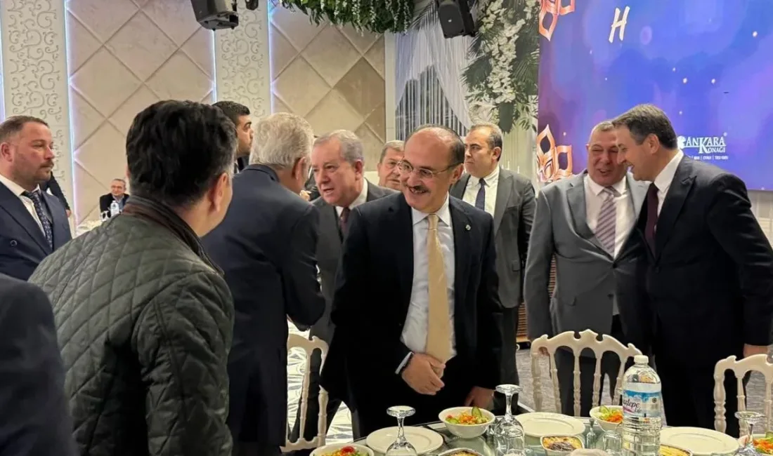 Yerköylü iş insanı Gençay Koyunbaşoğlu, Ankara'da düzenlediği iftar programında hemşehrileriyle