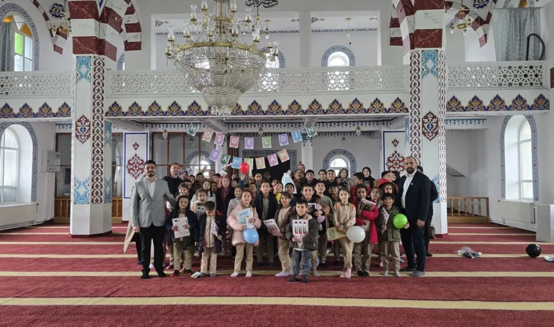 Yerköy İlçe Müftülüğü tarafından düzenlenen etkinlikte çocuklara Kur'an-ı Kerim hediye