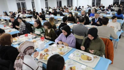 Yozgat Bozok Üniversitesi Rektörü Prof. Dr. Evren Yaşar, öğrencilerle iftar