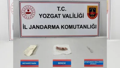 Yozgat'da jandarma ekipleri, durdurduğu araçta metamfetamin ve bonzai ele geçirdi.