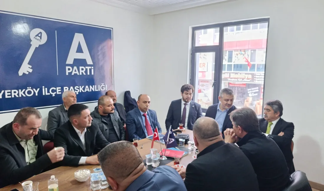Anahtar Parti’nin ilçe başkanları toplantısı, Yerköy’de yoğun katılımla düzenlendi. Toplantıda