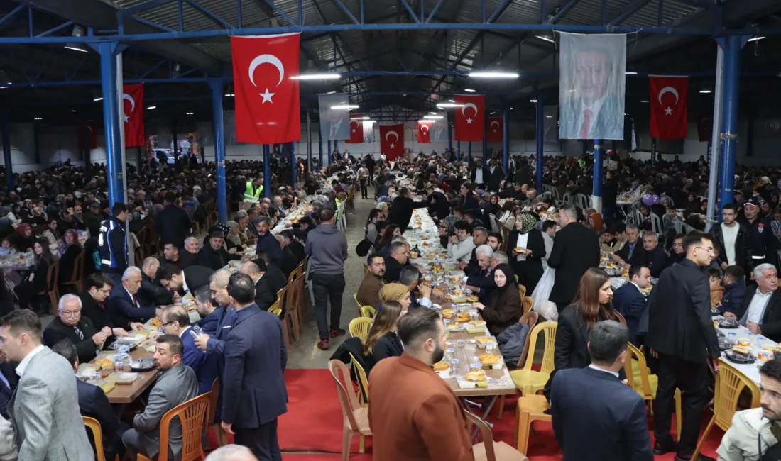 Yozgat'ın Yerköy ilçesinde düzenlenen geleneksel iftar programında vatandaşlar bir araya