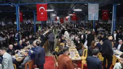 Yozgat'ın Yerköy ilçesinde düzenlenen geleneksel iftar programında vatandaşlar bir araya