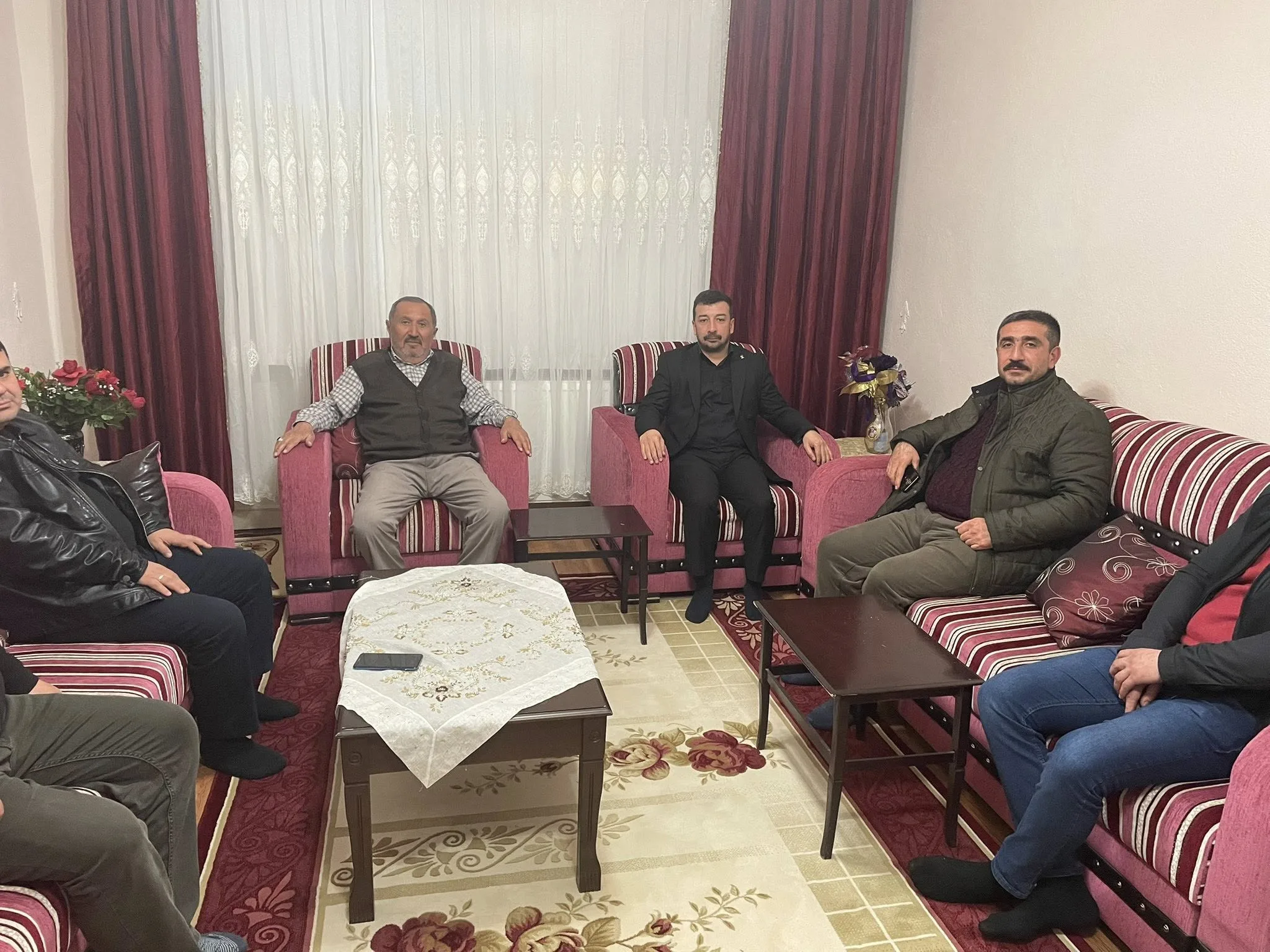 AK Parti Yerköy İlçe Başkanı Serkan Işık ve ilçe teşkilatı,