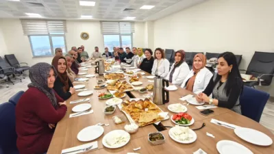 Yerköy Devlet Hastanesi’nde düzenlenen kahvaltı programında yönetim ve idari personel