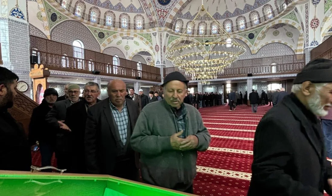 Yozgat’ın Yerköy ilçesinde Molla Hüsrev Camii'nde Sakal-ı Şerif ziyareti yapıldı.